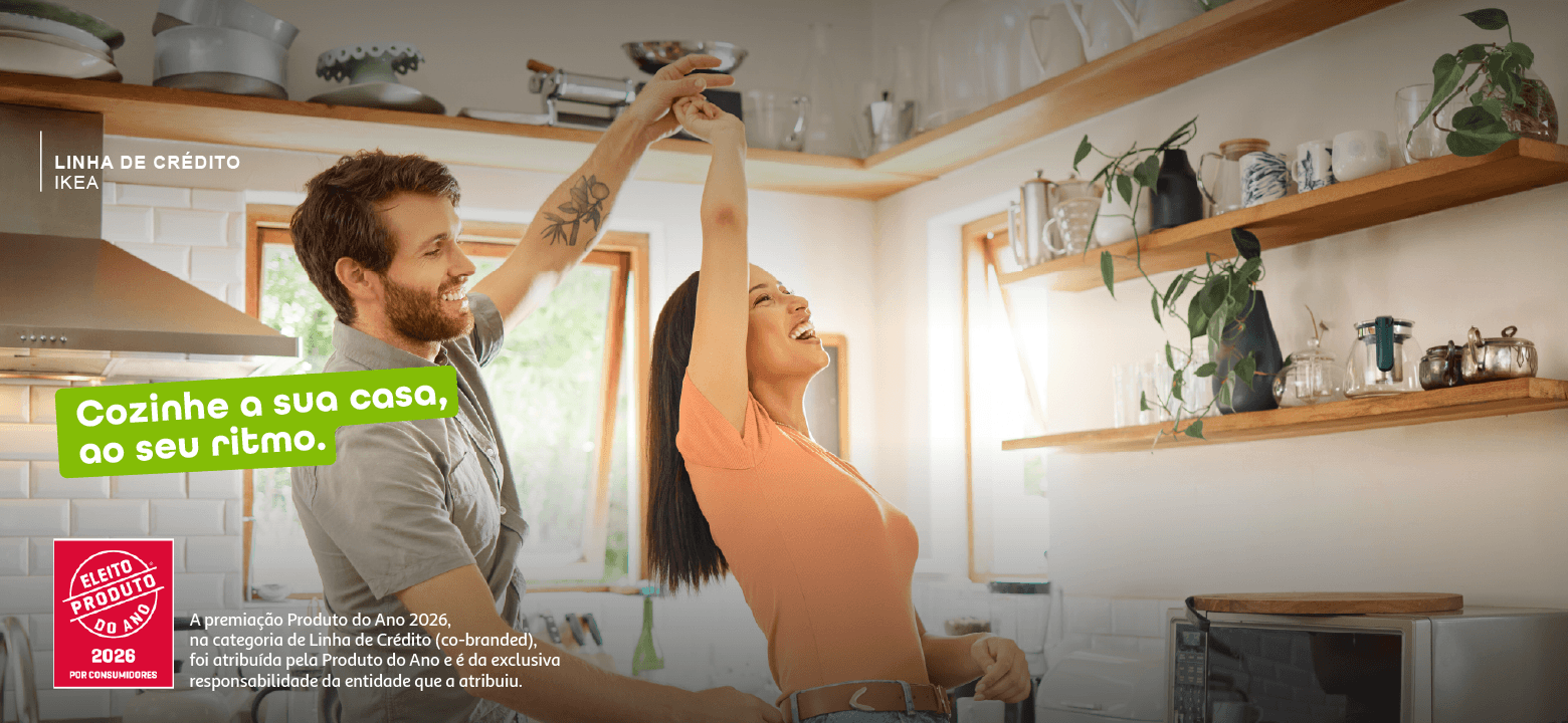 Imagem com texto: "Cozinhe a sua casa, ao seu ritmo com a Linha de Crédito IKEA". Linha de Crédito eleita Produto do Ano 2026.